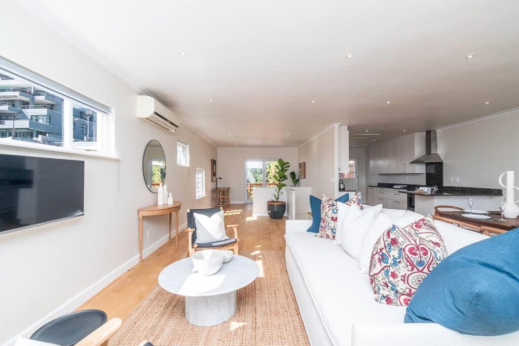 House In Sea Point With Pool And Ocean Views Holiday home *